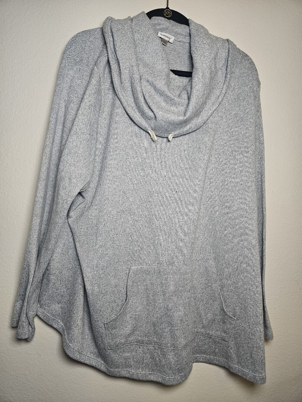 Avenue Women’s Gray Size 3x Athleticwear Cowl Neck Kangaroo Pocket Sweatshirt